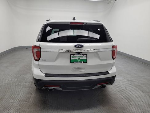 Used 2018 Ford Explorer XLT image 6
