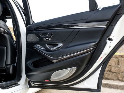 Used 2019 Mercedes-Benz S 560e w/ AMG Line Exterior image 55