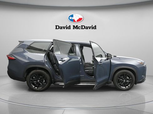 Used 2025 Toyota Grand Highlander AWD image 35