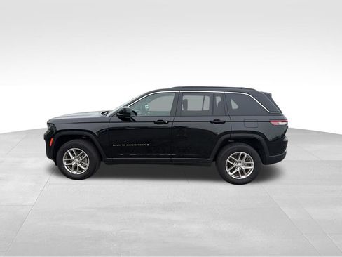 Certified 2025 Jeep Grand Cherokee Laredo X w/ Luxury Tech Group I AWD/4WD image 3