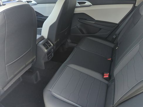 New 2026 Volkswagen Taos SE image 17