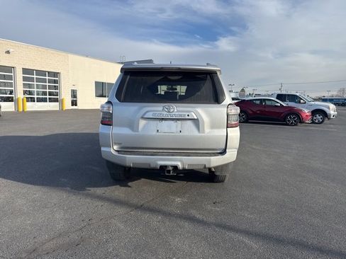Used 2018 Toyota 4Runner SR5 image 3