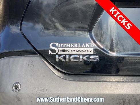 Used 2020 Nissan Kicks S image 11
