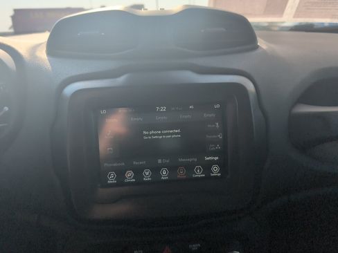 Used 2021 Jeep Renegade Latitude AWD/4WD image 21