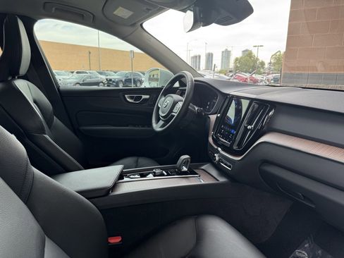 Used 2022 Volvo XC60 B5 Momentum w/ Climate Package image 41