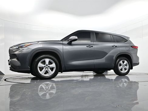 Used 2023 Toyota Highlander L image 42