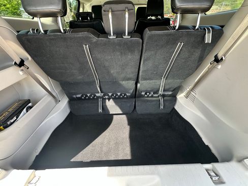 Used 2024 Chrysler Pacifica Touring-L FWD image 31