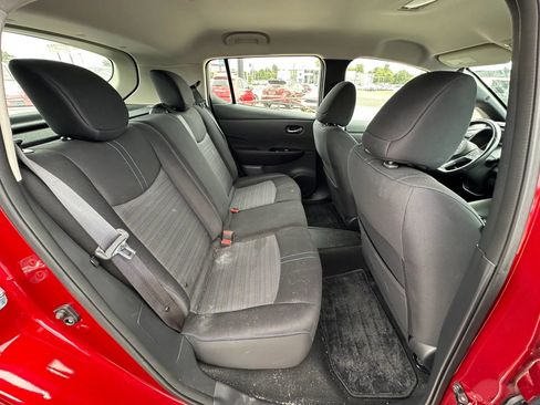 Used 2018 Nissan Leaf SV w/ SV Technology Package FWD image 14