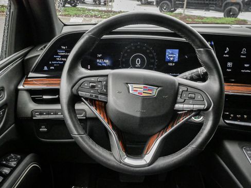 Used 2024 Cadillac Escalade Luxury AWD/4WD image 18