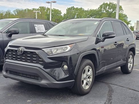 Certified 2021 Toyota RAV4 XLE w/ Convenience Package AWD/4WD image 3