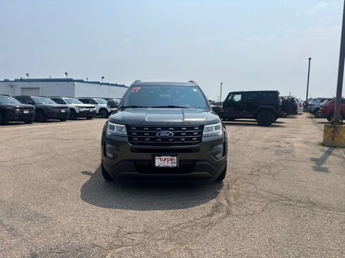 Used 2017 Ford Explorer XLT w/ Equipment Group 202A AWD/4WD image 8