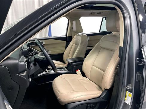 Used 2023 Ford Explorer XLT w/ Equipment Group 202A AWD/4WD image 10