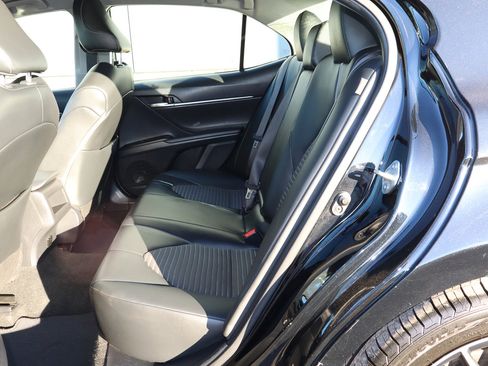 Used 2023 Toyota Camry SE image 8