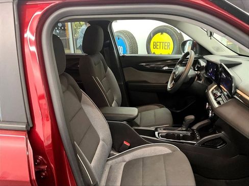 Used 2025 Chevrolet TrailBlazer LT AWD/4WD image 11