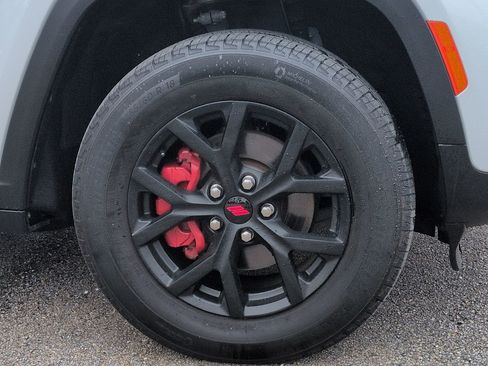 Used 2023 Jeep Grand Cherokee Limited image 10