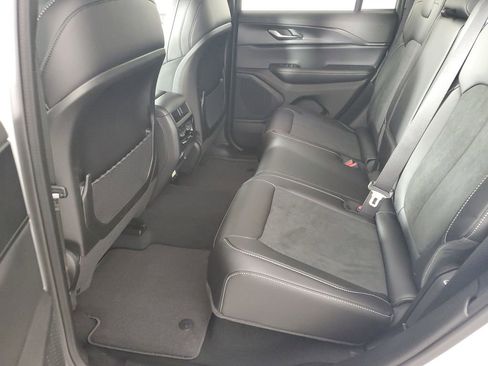 New 2025 Jeep Grand Cherokee Altitude image 13