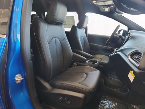New 2027 Chrysler Pacifica Select AWD/4WD image 15