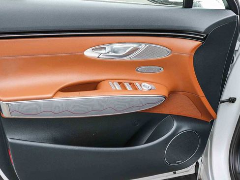 Used 2023 Genesis GV70 2.5T w/ Advanced Package image 21