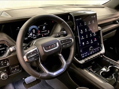 Used 2025 GMC Yukon Elevation w/ Elevation Premium Package AWD/4WD image 16