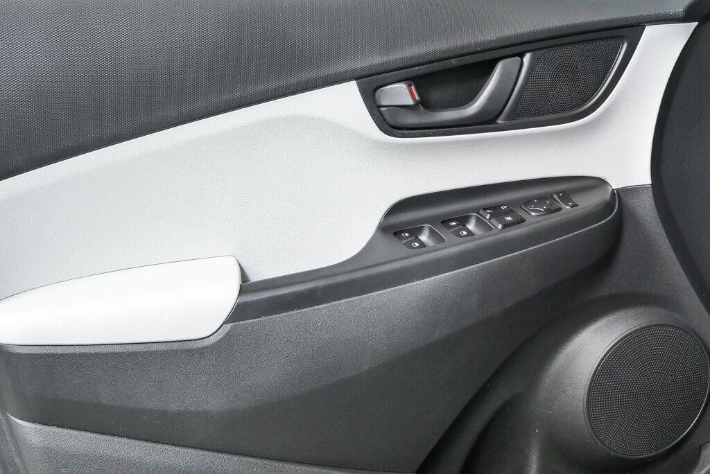 Used 2022 Hyundai Kona SEL FWD image 6