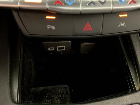 Used 2023 Cadillac XT4 Premium Luxury AWD/4WD image 16