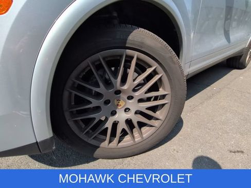 Used 2017 Porsche Cayenne Platinum Edition AWD/4WD image 8