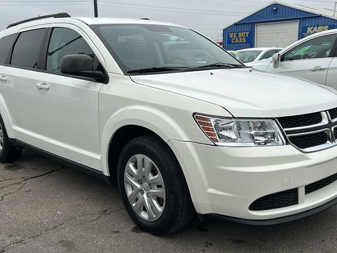 Used 2017 Dodge Journey SE w/ Flexible Seating Group image 4