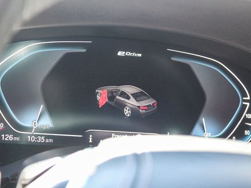 Certified 2023 BMW 530e RWD image 33