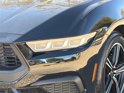 Certified 2024 Ford Mustang Coupe image 4