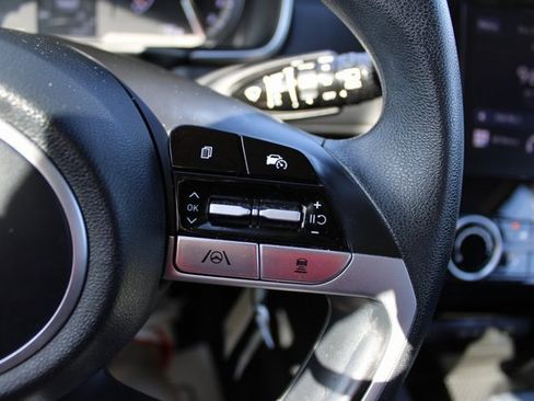 Used 2023 Hyundai Tucson SE image 16