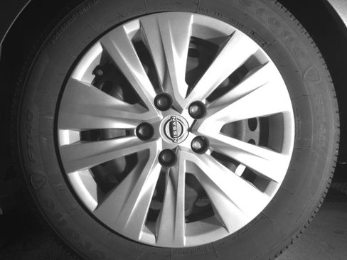 Used 2025 Nissan Sentra S FWD image 17