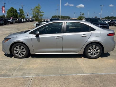 Used 2023 Toyota Corolla LE image 4