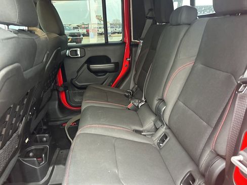 Used 2020 Jeep Gladiator Rubicon w/ Cold Weather Group image 17