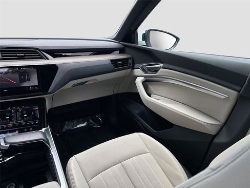 Certified 2024 Audi Q8 e-tron Premium Plus w/ Premium Plus Package AWD/4WD image 24