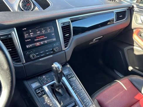 Used 2017 Porsche Macan S image 32