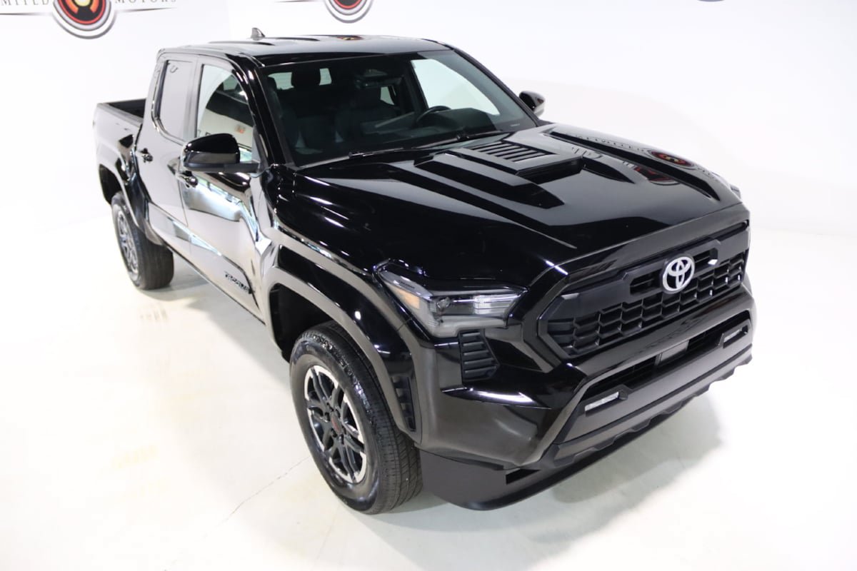 Used 2024 Toyota Tacoma TRD Sport AWD/4WD image 16