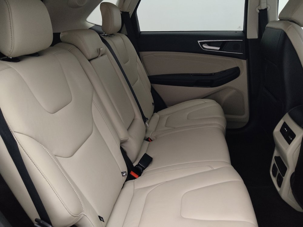 Used 2020 Ford Edge Titanium FWD image 19