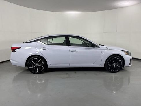 Used 2024 Nissan Altima 2.5 SR FWD image 35