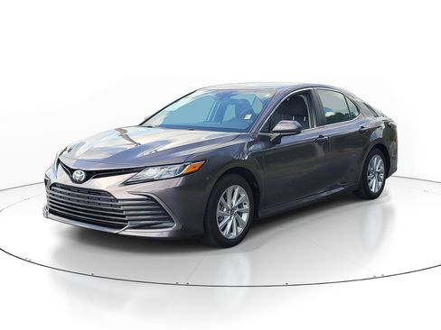 Used 2024 Toyota Camry LE FWD image 3