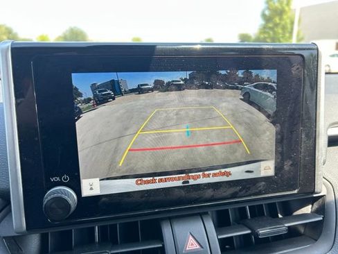 Used 2025 Toyota RAV4 XLE AWD/4WD image 15