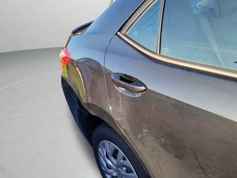 Used 2019 Toyota Corolla LE FWD image 18