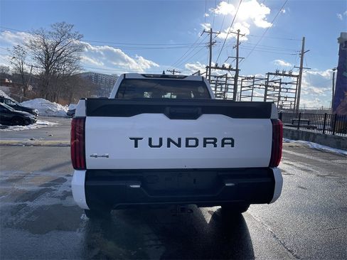 Used 2022 Toyota Tundra SR5 w/ SR5 Convenience Package image 4