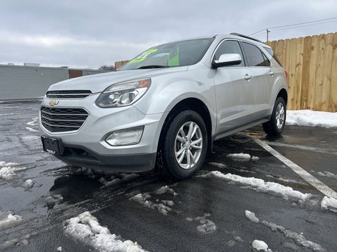 Used 2017 Chevrolet Equinox LT w/ Convenience Package image 3