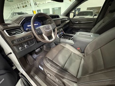 Used 2023 GMC Yukon Denali w/ LPO, Floor Liner Package image 10