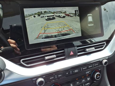 Used 2020 Kia Niro EX Premium FWD image 27