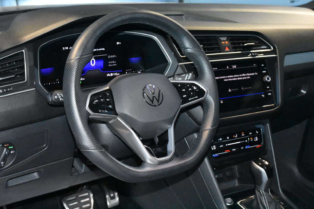 Used 2024 Volkswagen Tiguan SE R-Line AWD/4WD image 2