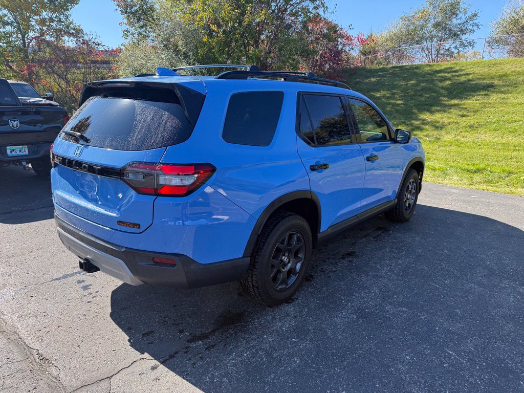 Used 2024 Honda Pilot TrailSport image 3