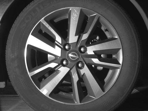 Used 2025 Nissan Versa SV FWD image 16