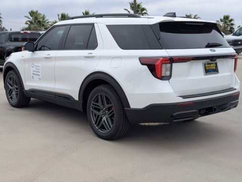 New 2026 Ford Explorer ST-Line w/ ST-Line Street Pack RWD image 4