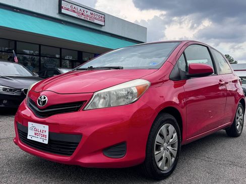 Used 2012 Toyota Yaris LE FWD image 1